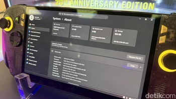 ROG Xbox Ally X20 masih menggunakan prosesor AMD Ryzen AI Z2 Extreme yang dipasangkan dengan RAM 24GB dan SSD 1TB. Konsol ini menjalankan sistem operasi Windows 11. Foto: Virgina Maulita Putri/detikINET