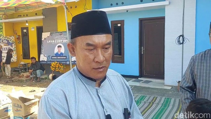 Ayah dari Sefriel Ardiansyah saat mempertanyakan kronologi kejadian karhutla yang menewaskan puteranya.