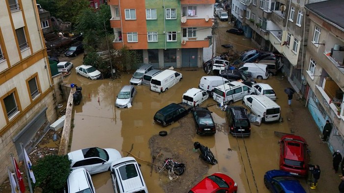 Banjir Ekstrem Melumpuhkan Istanbul, Catat Rekor Curah Hujan Tertinggi Sejak 1942 (2)