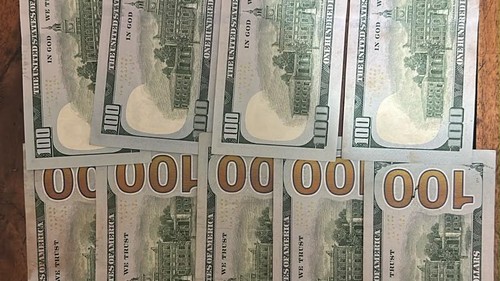 Barang bukti berupa 900 dolar AS diamankan Polsek Nusa Penida, Jumat (16/10/2026).