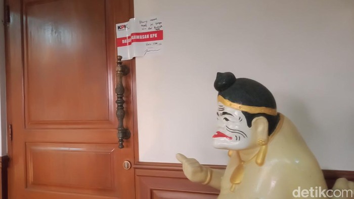 Beberapa ruangan di Pemkab Klaten disegel KPK, Jumat (16/10/2026).