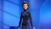 Celine Dion Jadi Boneka Barbie, Pakai Kalung Ikonik dari Film 'Titanic'