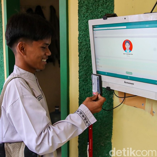 Cegah Siswa Bolos, Absensi Digital MAN 6 Jakarta Terhubung ke HP Orang Tua