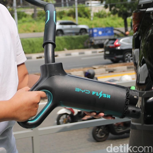 Pengisian Daya Mobil Listrik 5 Menit, Teknologi Ultra Cepat Diperkenalkan