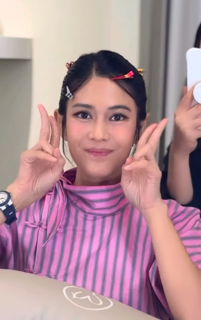 Di tangan MUA Korea, Dian terlihat menerapkan base yang lebih clean dengan alis yang lebih lurus, eyeliner puppy, dan sedikit aegyosal. Foto: Instagram @marinbeautyhouse_eunjin