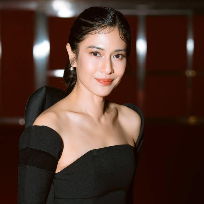 Potret Dian Sastrowardoyo di Tangan MUA Korea, Bersinar di Festival Film Busan