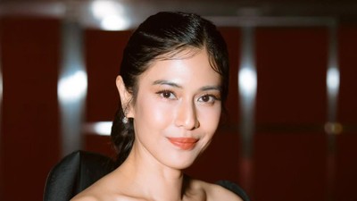 Potret Dian Sastrowardoyo di Tangan MUA Korea, Bersinar di Festival Film Busan