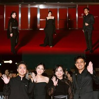 Di karpet merah, ia berpose dengan sutradara Yosep Anggi Noen dan produser Arya Ibrahim serta Gita Fara. Foto: Instagram @therealdisastr