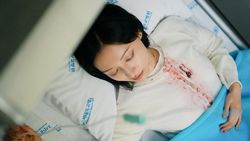 Spoiler Doctor X Malam Ini, Kim Ji Won Berlumuran Darah