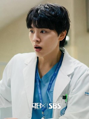 Spoiler Doctor X Malam Ini, Kim Ji Won Berlumuran Darah
