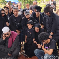 Jumat Haru Iringi Kepergian Doddy Katamsi