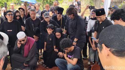 Jumat Haru Iringi Kepergian Doddy Katamsi