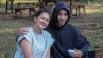 Seru! Donna Agnesia Ngopi Sambil Camping hingga Cicip Makanan Viral