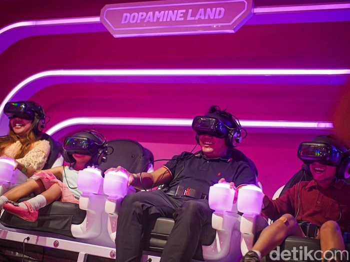 Dopamine Land hadir di Central Park Mall 2, Jakarta, dengan sembilan ruangan interaktif, Jumat (16/10/2026).

Dopamine Land, pameran multisensori garapan platform hiburan Fever, kini hadir di Jakarta. Pameran ini berlokasi di Central Park Mall 2, lantai 3M, Jakarta Barat.