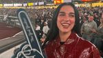 Dua Lipa Curi Perhatian Saat Nonton Bisbol