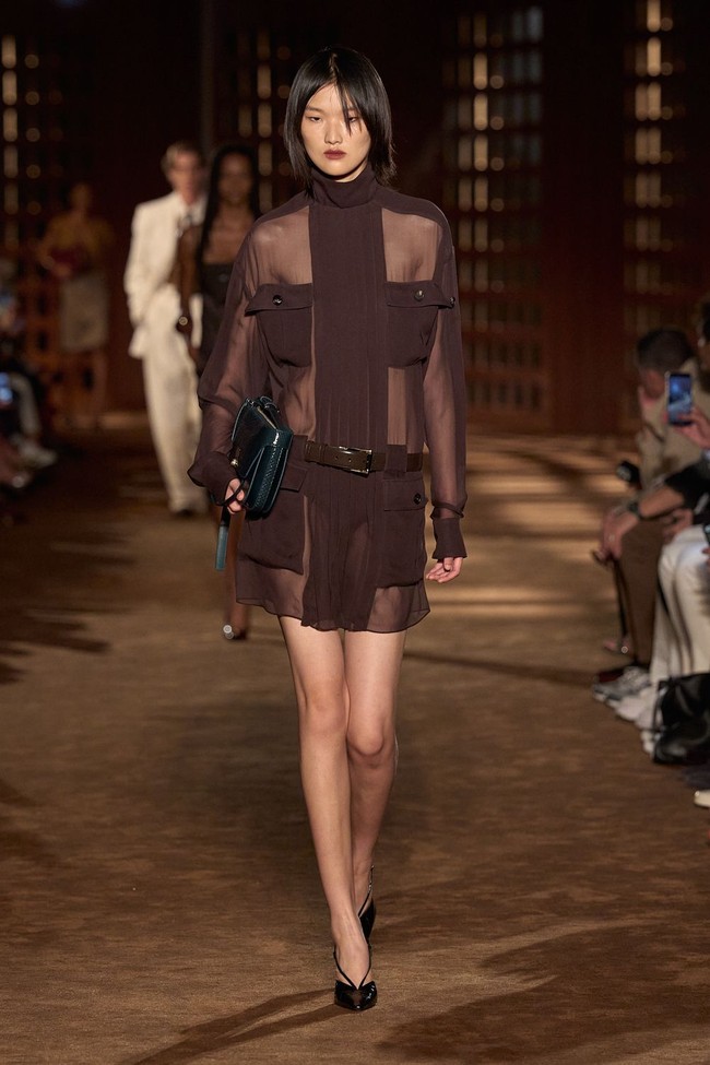 Gaya Klasik 40-an Berbalut Sentuhan Kontemporer di Panggung Ferragamo Spring-Summer 2027 (3)