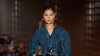Foto: Ferragamo Spring-Summer 2027, Siluet Era 40-an yang Modern & Berani