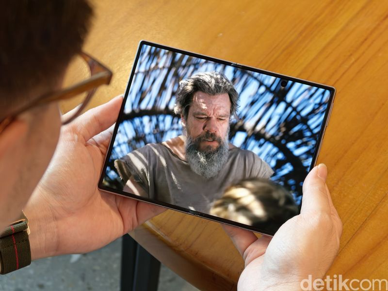 Galaxy Z Fold 8