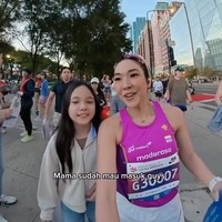 Gisella Anastasia membagikan momen dirinya mengikuti ajang lari maraton di Chicago. Dari keterangan unggahan diketahui bahwa ini bukanlah kali pertama untuk dirinya mengikuti ajang lari tersebut. &ldquo;Chicago Marathon adalah lari 42K ketiga aku, dan ternyata bener ya, setiap marathon punya ceritanya sendiri,&rdquo; tulisnya. Foto: Instagram/@gisel_la
