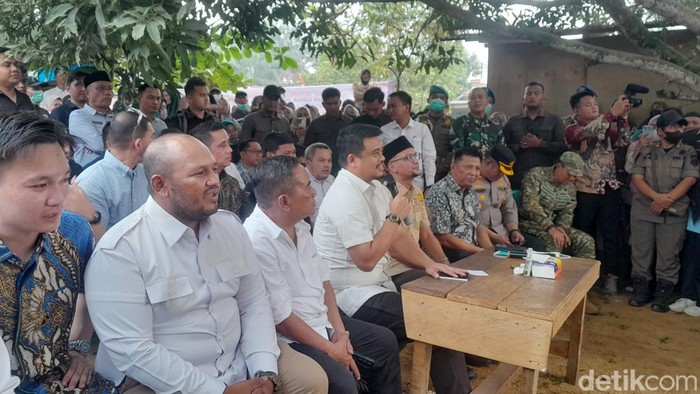 Gubsu Bobby Nasution saat berdialog dengan warga di Kecamatan Silangkitang, Kabupaten Labusel (Nizar Aldi/detikSumut)