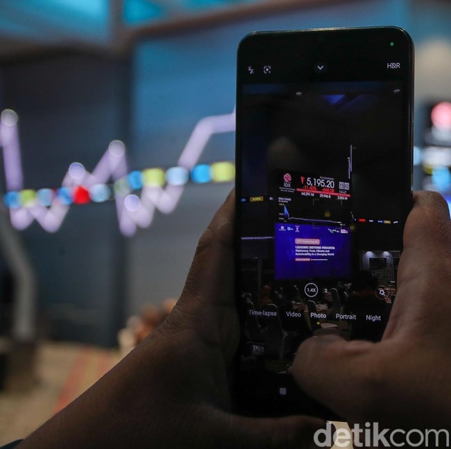 IHSG Ambruk 11,57%, Ditutup di Level 5.185