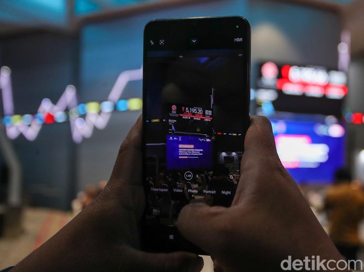IHSG Ambruk 11,57%, Ditutup di Level 5.185