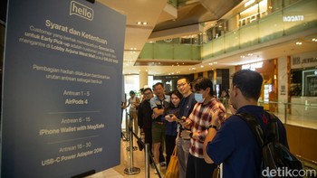 Bahkan, pembeli pertama dilaporkan telah mengantre sejak pukul 02.38 WIB sebelum proses pengambilan dibuka pukul 08.00 WIB.