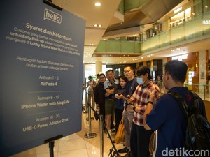 Video: Ratusan Orang Mengantre di Penjualan Perdana iPhone 18 Pro Series