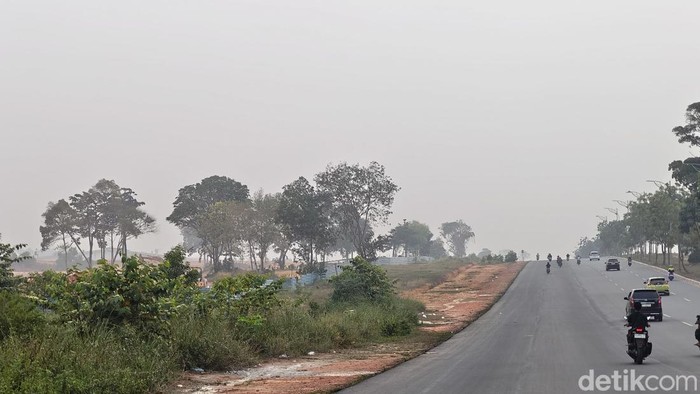 Kondisi kabut asap menyelimuti wilayah Batam, Kepri.