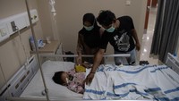 Dokter Paru Beberkan Beda Sesak Napas Akibat Asap Karhutla Vs ISPA