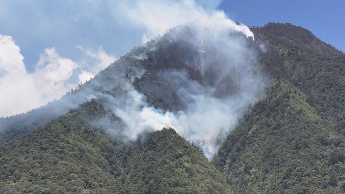 Kebakaran di kawasan Kraton Gunung Kawi, Kabupaten Malang