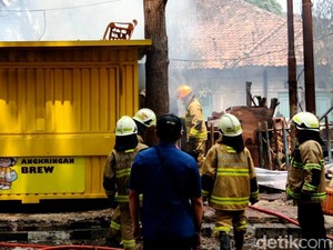 Ditinggal Pergi, Rumah dan Surat Berharga Nana Ludes Terbakar