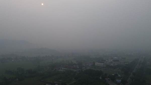 Kepungan Asap di Padang Kian Parah, Kualitas Udara Berbahaya