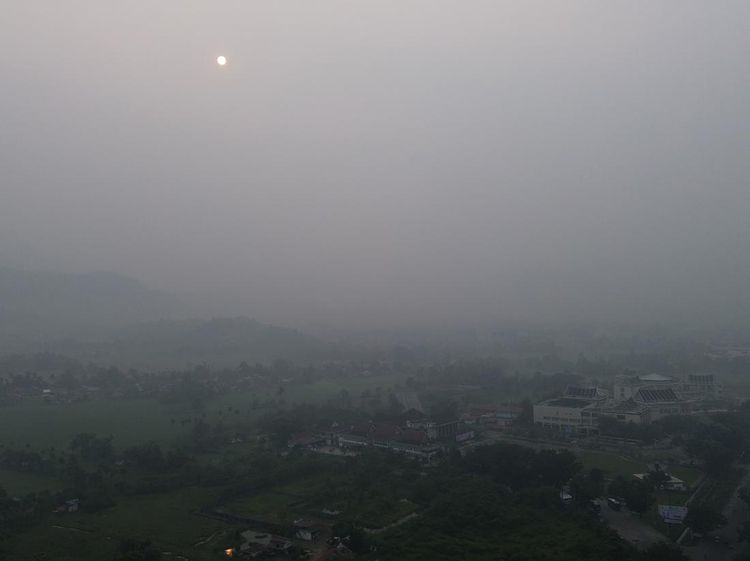Kepungan Asap di Padang Kian Parah, Kualitas Udara Berbahaya