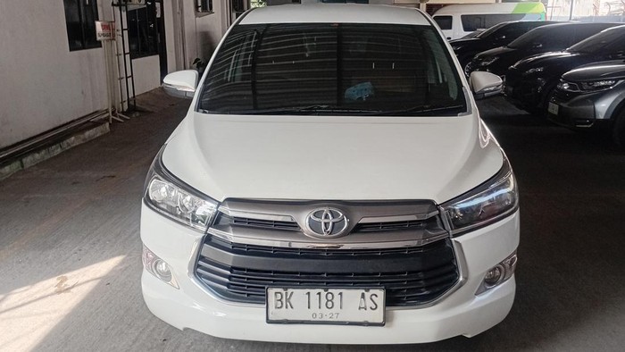 Kijang Innova Reborn bekas mobil dinas dilelang