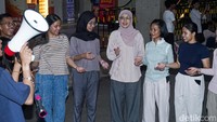  Berbagai permainan tradisional diadakan dalam kegiatan tersebut, dan para peserta tampak antusias mengikutinya. 