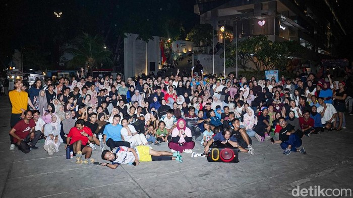 Komunitas Bermain gelar permainan tradisional di Taman Ismail Marzuki, Jakarta, Jumat (16/10/2026), diikuti 298 peserta dari Jabodetabek.

Komunitas Bermain menggelar kegiatan permainan tradisional di Taman Ismail Marzuki (TIM), Jakarta, pada Jumat malam, 16 Oktober 2026.