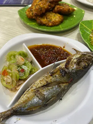 kuliner legendaris kuliner legendaris dekat stasiun krl