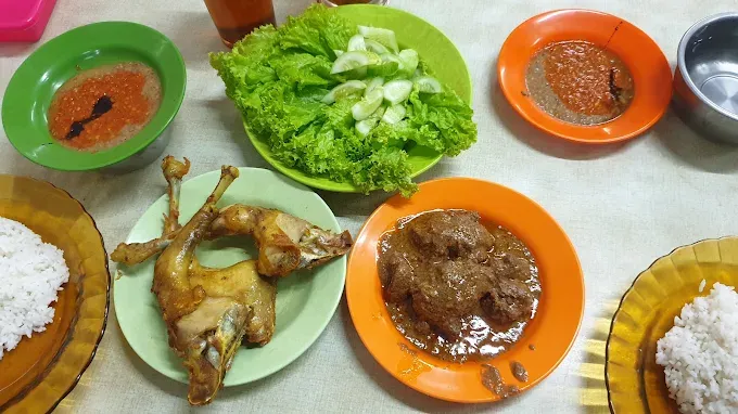kuliner legendaris kuliner legendaris dekat stasiun krl