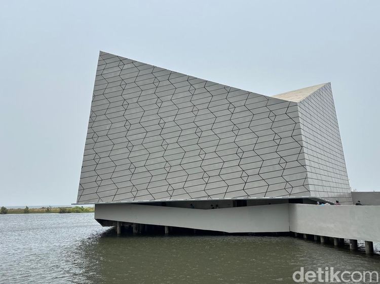 Potret Masjid Apung An-Nur Ancol, Berdiri di Atas Laut Jakarta