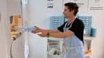 Sweet! Vokalis MUSE Matthew Bellamy Bantu Jualan Kue AnneMarie Morin