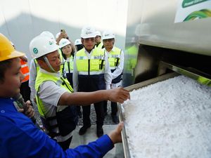 Menperin Sarmuji Puji Teknologi CCU Petrokimia Gresik