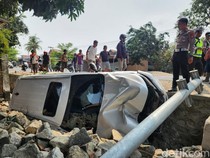 Pajero Terperosok ke Got Polman Diduga gegara Sopir Ngantuk