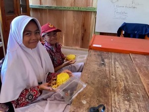 Guru SD di Pelosok Sulteng Bikin MBG Mandiri Pakai Donasi Medsos