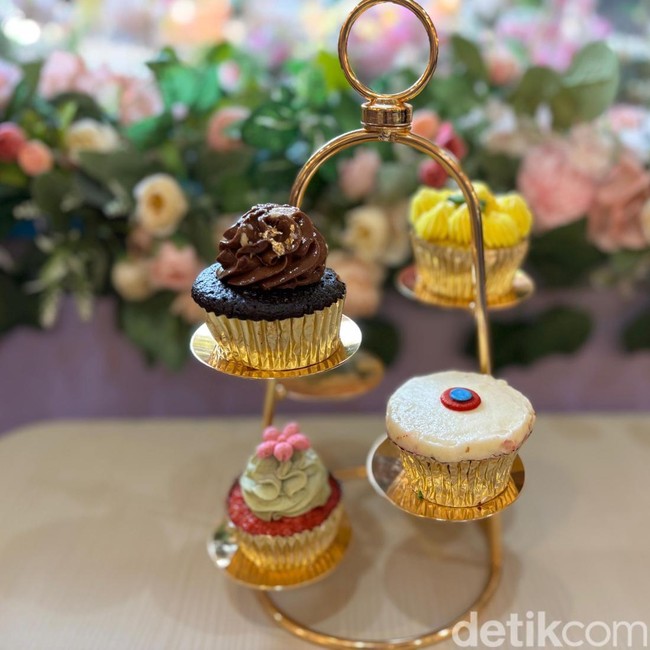 Serasa di Bridgerton! Kafe Mungil di Tebet Ini Punya Aneka Kue Cantik