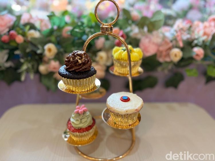Serasa di Bridgerton! Kafe Mungil di Tebet Ini Punya Aneka Kue Cantik