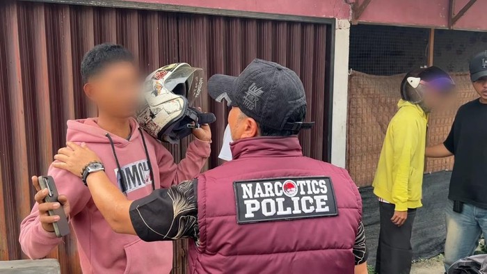 Aparat Gabungan Sikat Kawasan Rawan Narkoba di Pekanbaru, Tiga Orang Diciduk (2)