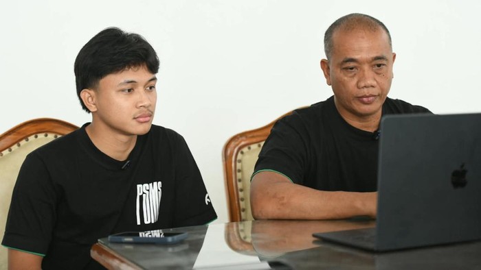 Pelatih PSMS Medan Eko Purdjianto dan pemain Raihan Utama (Foto: Dok. PSMS Medan)