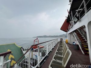 Kabut Asap Ganggu Jarak Pandang Kapal di Danau Toba, Nakhoda Andalkan Kompas