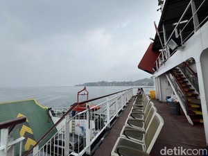 Kabut Asap Ganggu Jarak Pandang Kapal di Danau Toba, Nakhoda Andalkan Kompas